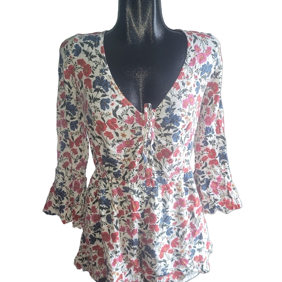 American eagle blue & red floral print Bell Sleeve short romper L - Picture 1 of 7